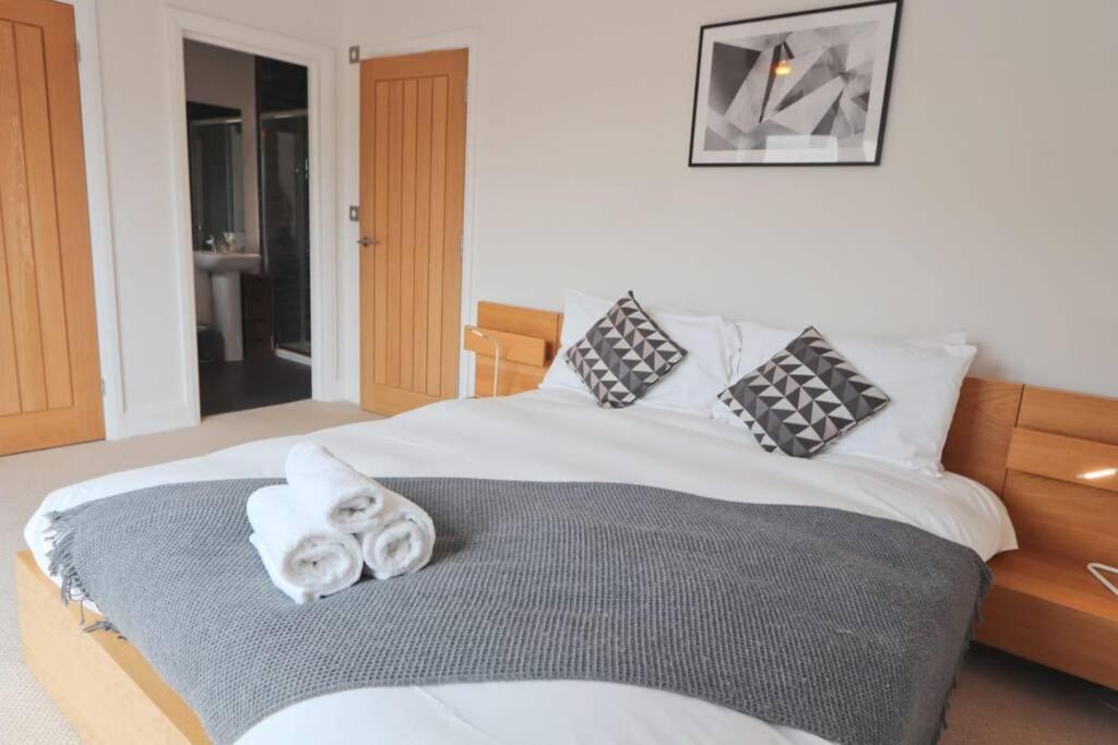 Contemporary 2 Bedroom With Parking Bristol