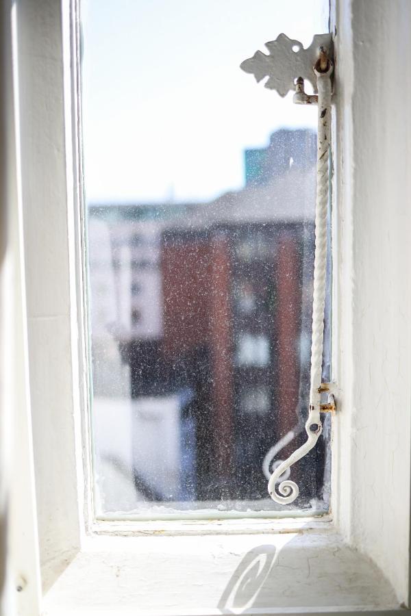 Centrally-located Flat In Stunning Period Building Apartment Bristol