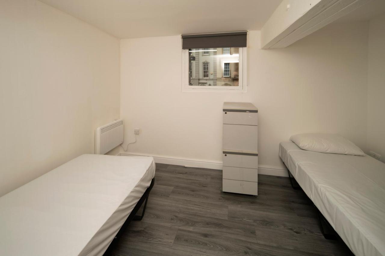 Harbourside Hostel *