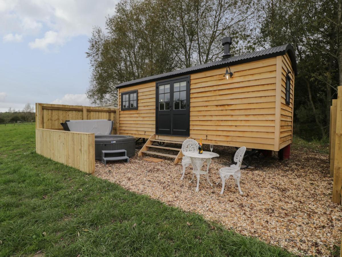 Honeysuckle Hut, Myrtle Farm Bristol
