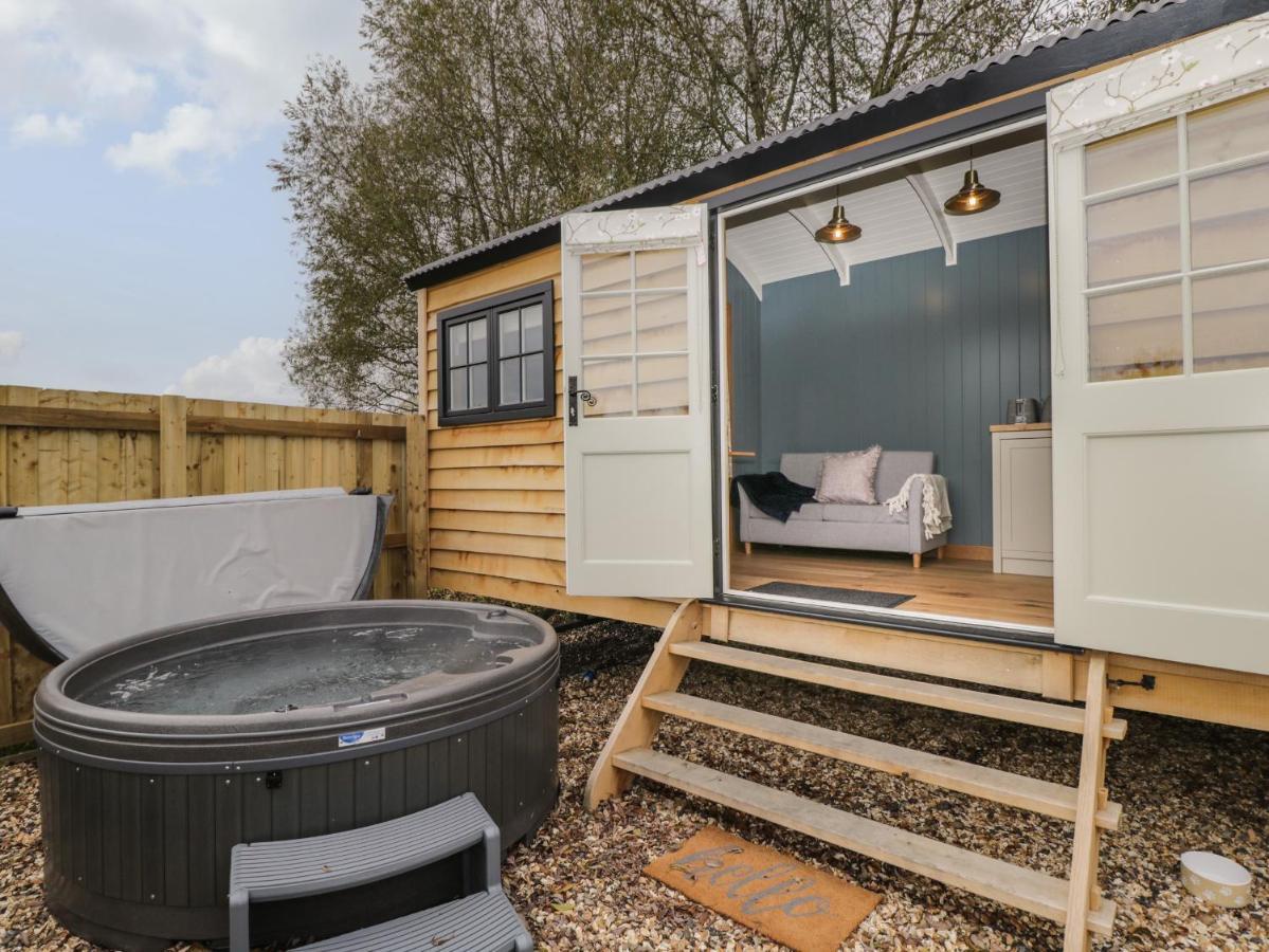 Honeysuckle Hut, Myrtle Farm Bristol
