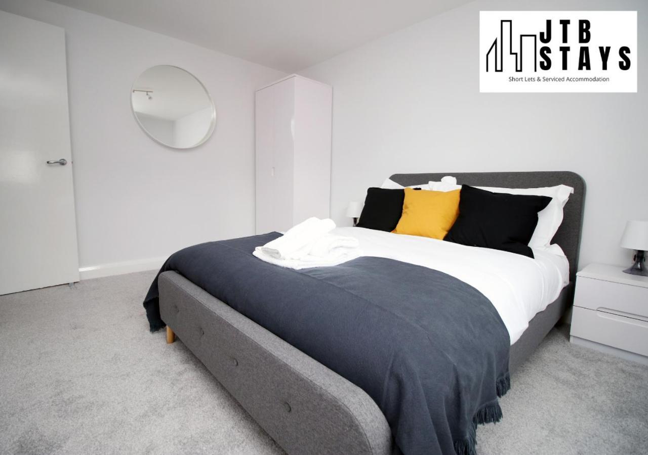 Fabulous 2 Bedroom Compass House By Jtb Stays Short Lets & Serviced Accommodation, Self Check-In And Wifi *