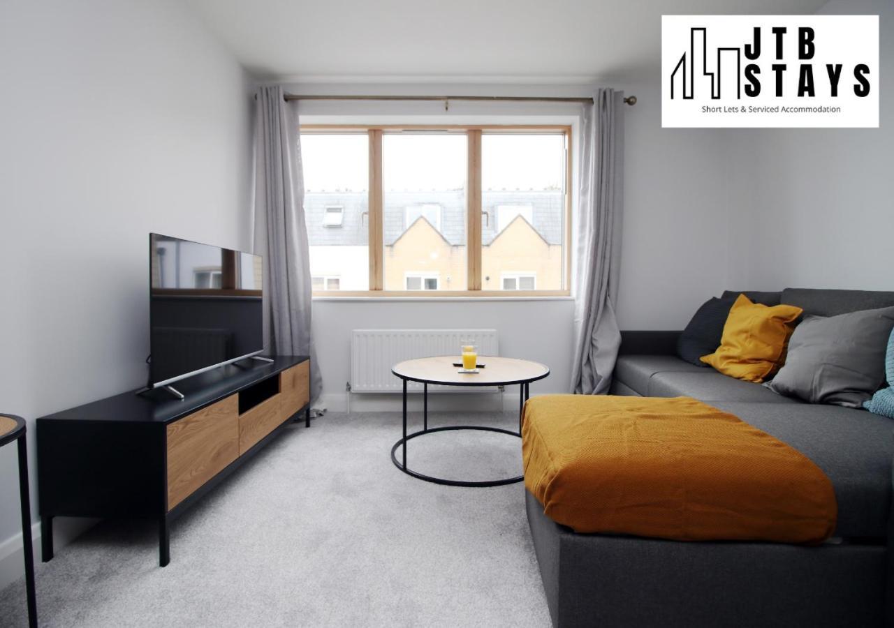 Apartment Fabulous 2 Bedroom Compass House By Jtb Stays Short Lets & Serviced Accommodation, Self Check-In And Wifi