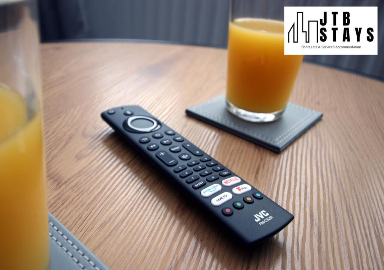 Fabulous 2 Bedroom Compass House By Jtb Stays Short Lets & Serviced Accommodation, Self Check-In And Wifi *