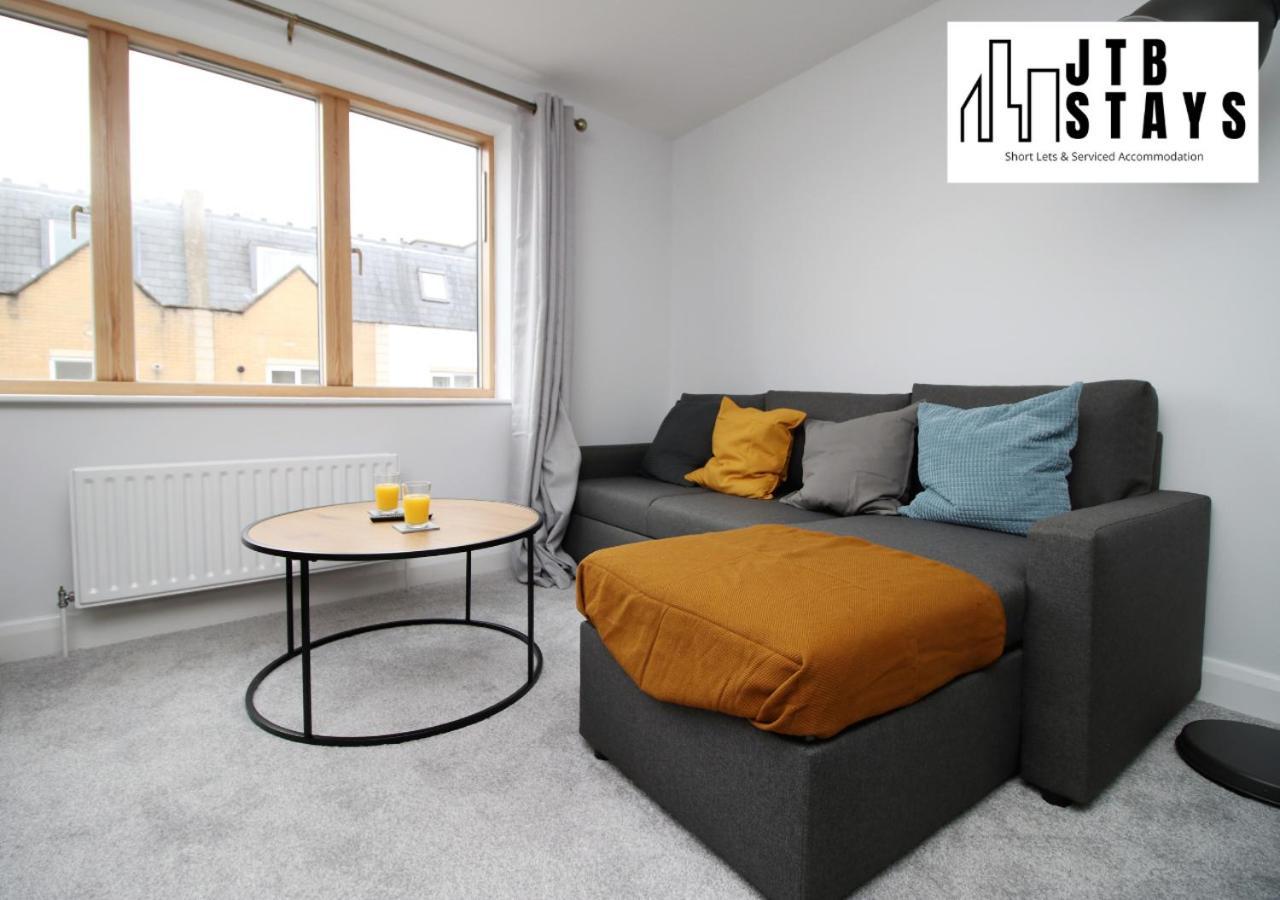 Apartment Fabulous 2 Bedroom Compass House By Jtb Stays Short Lets & Serviced Accommodation, Self Check-In And Wifi *