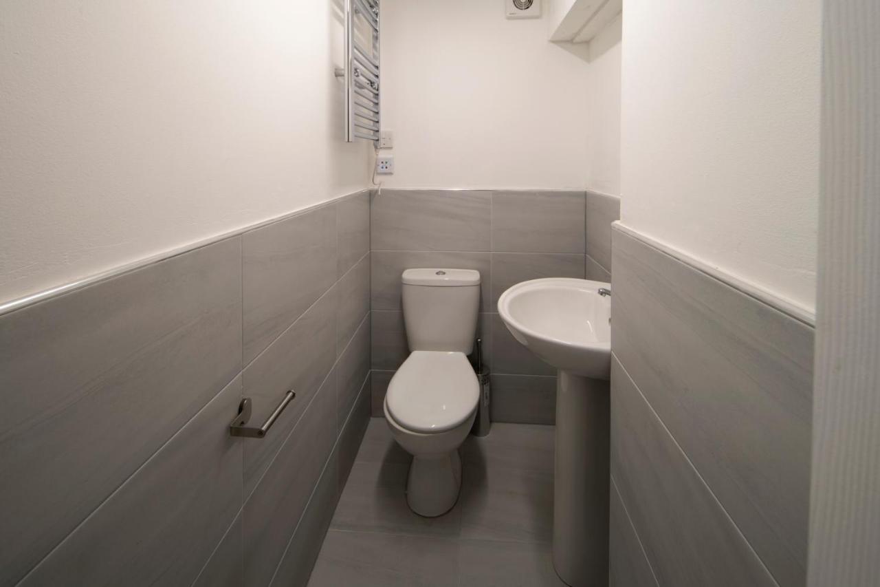 Harbourside Hostel *