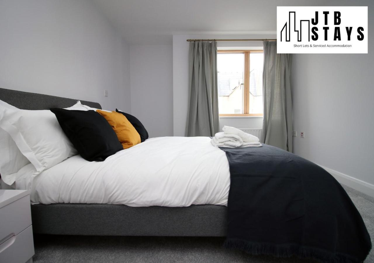 Apartment Fabulous 2 Bedroom Compass House By Jtb Stays Short Lets & Serviced Accommodation, Self Check-In And Wifi