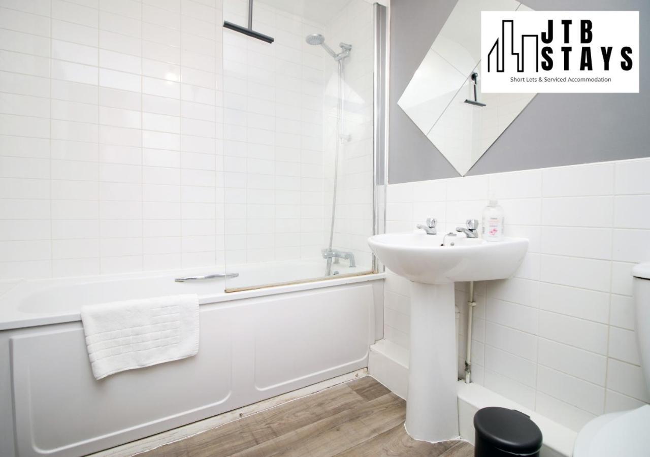 Apartment Fabulous 2 Bedroom Compass House By Jtb Stays Short Lets & Serviced Accommodation, Self Check-In And Wifi *