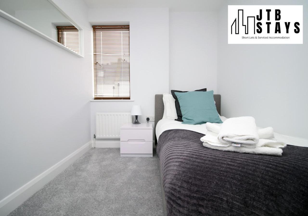 Fabulous 2 Bedroom Compass House By Jtb Stays Short Lets & Serviced Accommodation, Self Check-In And Wifi Bristol