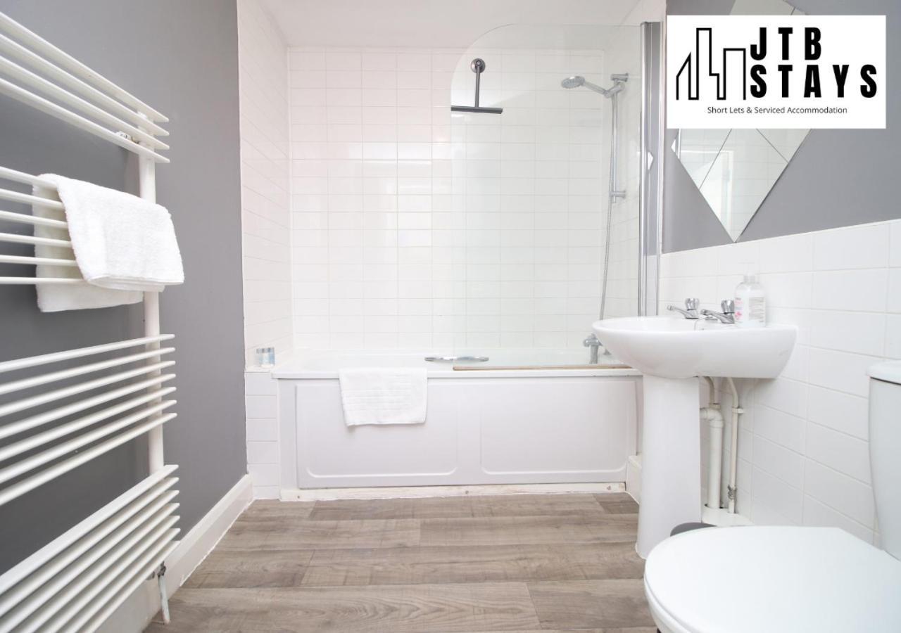 Apartment Fabulous 2 Bedroom Compass House By Jtb Stays Short Lets & Serviced Accommodation, Self Check-In And Wifi