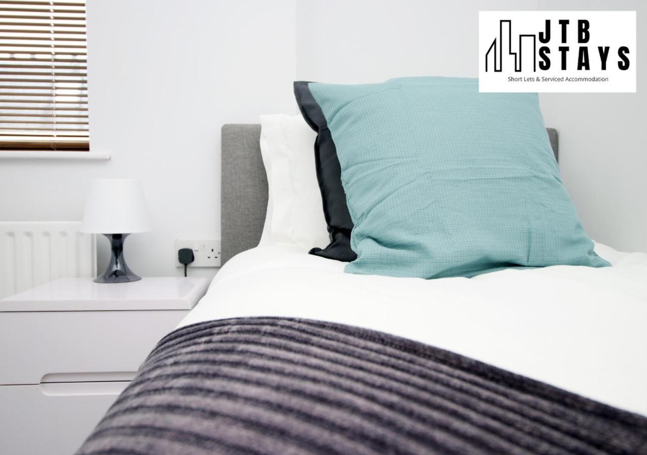 Fabulous 2 Bedroom Compass House By Jtb Stays Short Lets & Serviced Accommodation, Self Check-In And Wifi Apartment