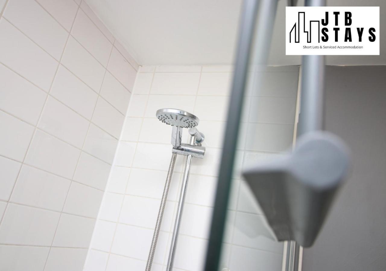 Fabulous 2 Bedroom Compass House By Jtb Stays Short Lets & Serviced Accommodation, Self Check-In And Wifi Apartment