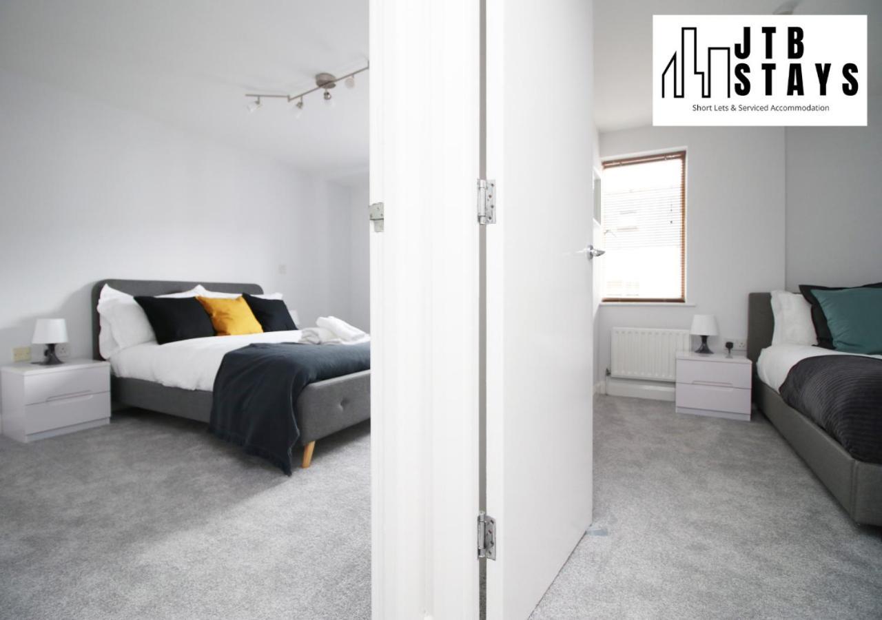 Fabulous 2 Bedroom Compass House By Jtb Stays Short Lets & Serviced Accommodation, Self Check-In And Wifi Apartment *