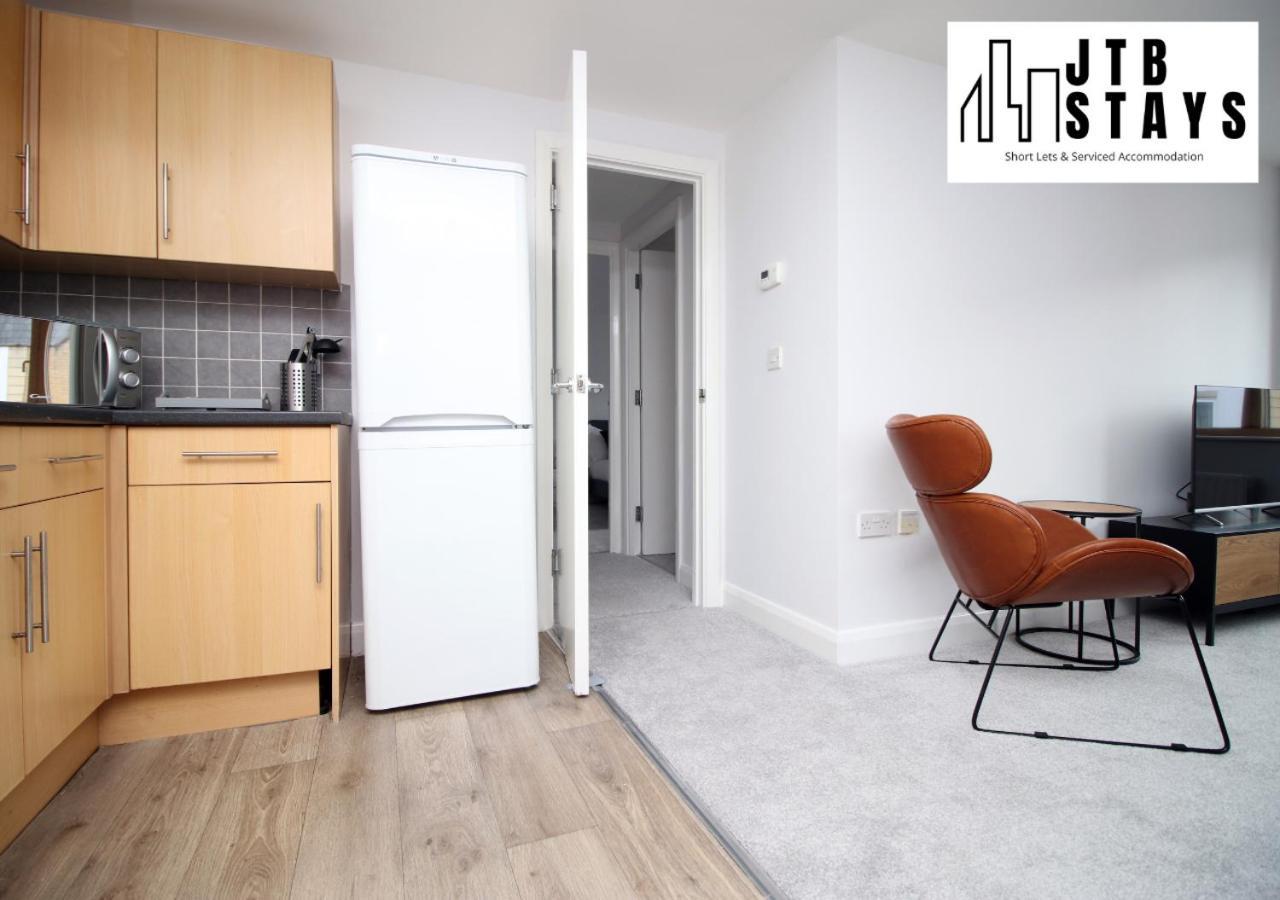 Fabulous 2 Bedroom Compass House By Jtb Stays Short Lets & Serviced Accommodation, Self Check-In And Wifi *