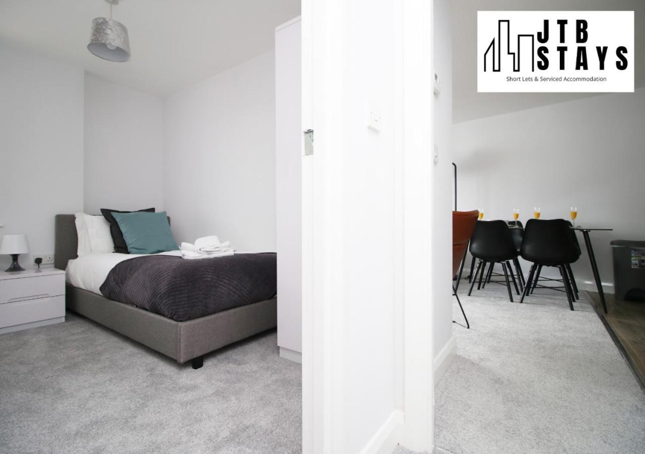 Fabulous 2 Bedroom Compass House By Jtb Stays Short Lets & Serviced Accommodation, Self Check-In And Wifi