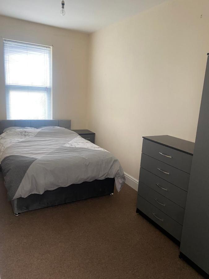 Spacious 4 Bedroom House Near Stokes Croft!! Central!!! Holiday home Bristol