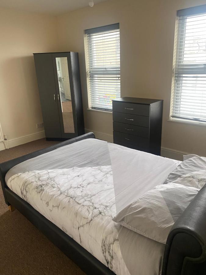 Holiday home Spacious 4 Bedroom House Near Stokes Croft!! Central!!! Bristol