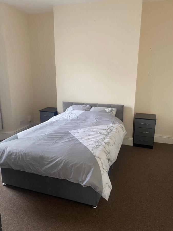 Spacious 4 Bedroom House Near Stokes Croft!! Central!!! Holiday home