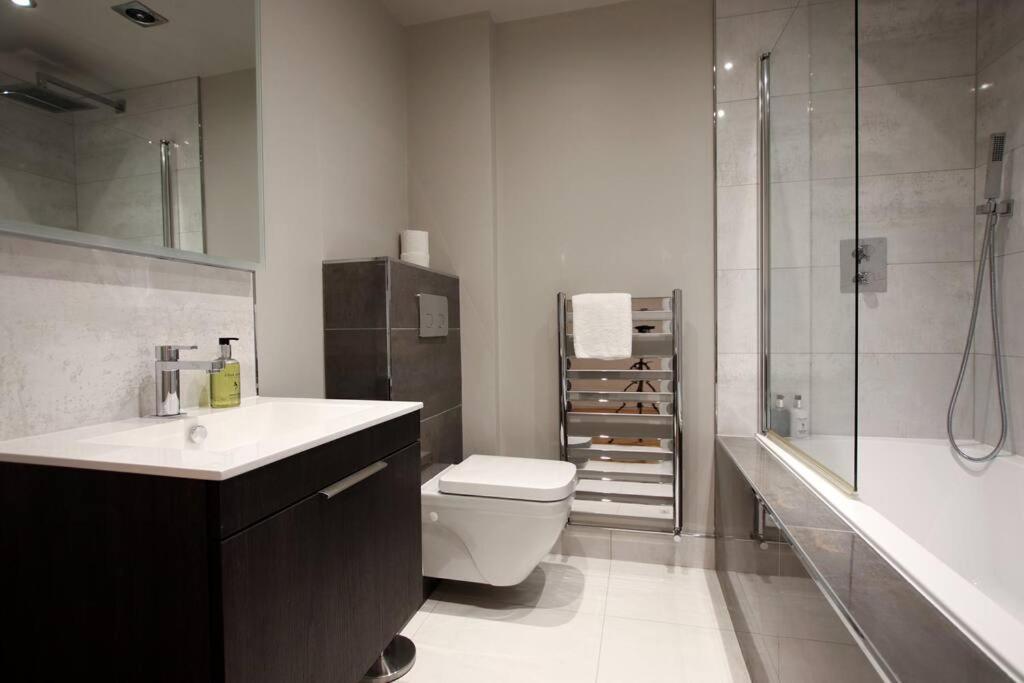 Stylish 2 Bed In The Heart Of Clifton Apartment *