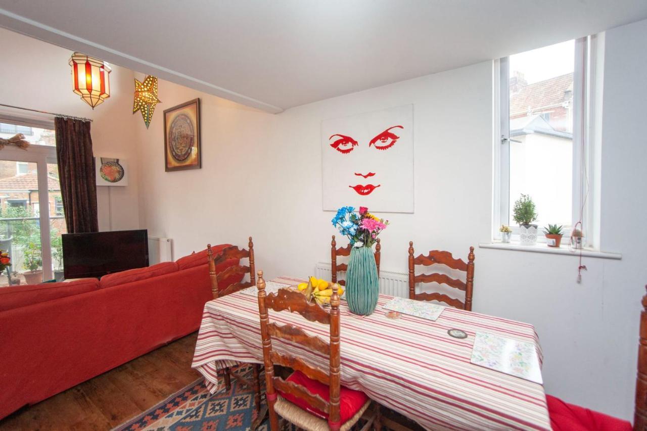 Special 3 Bedroom Townhouse With Parking In *