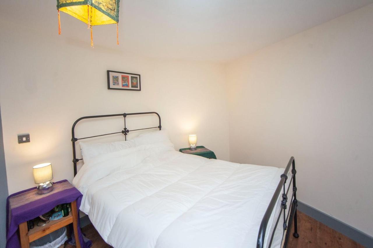 Special 3 Bedroom Townhouse With Parking In Bristol