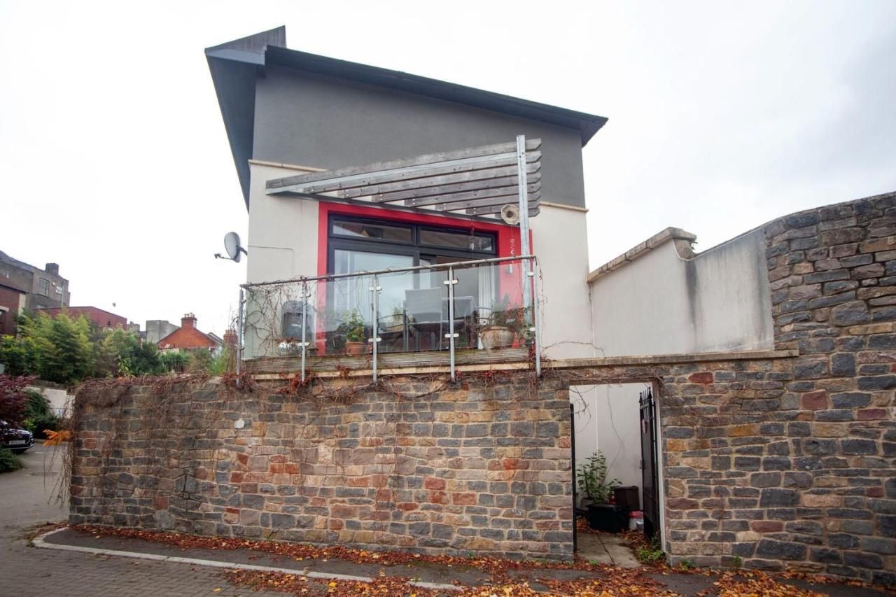 Special 3 Bedroom Townhouse With Parking In Bristol