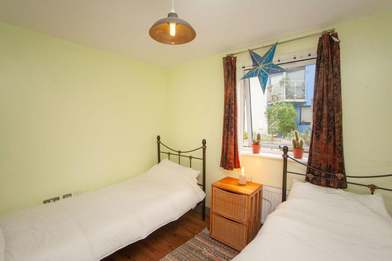 Special 3 Bedroom Townhouse With Parking In Bristol