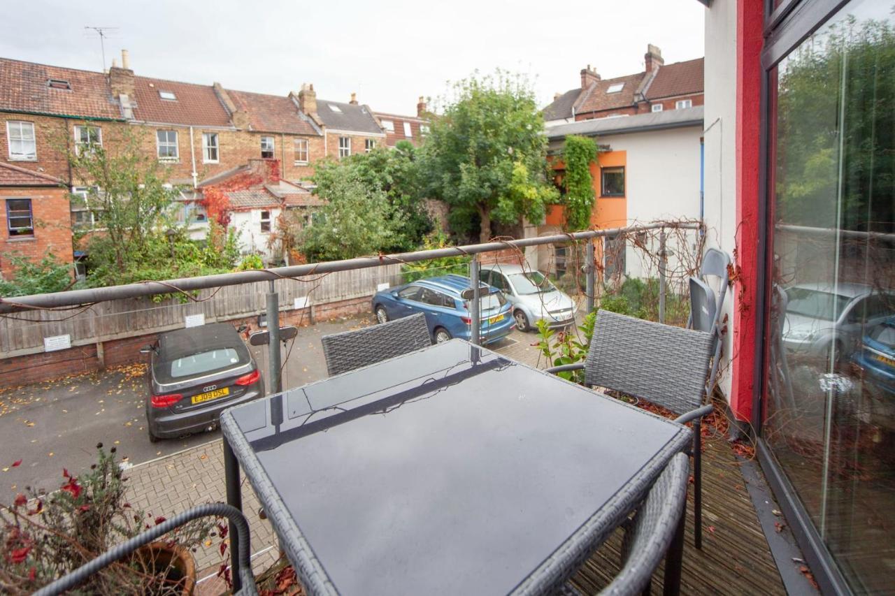 Special 3 Bedroom Townhouse With Parking In *