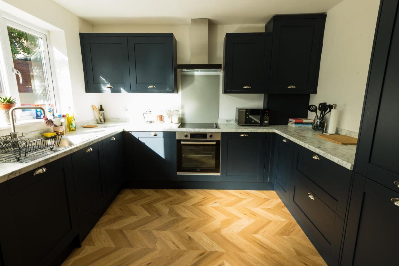 Amazing New 3 Double Bed House In Staple Hill! *