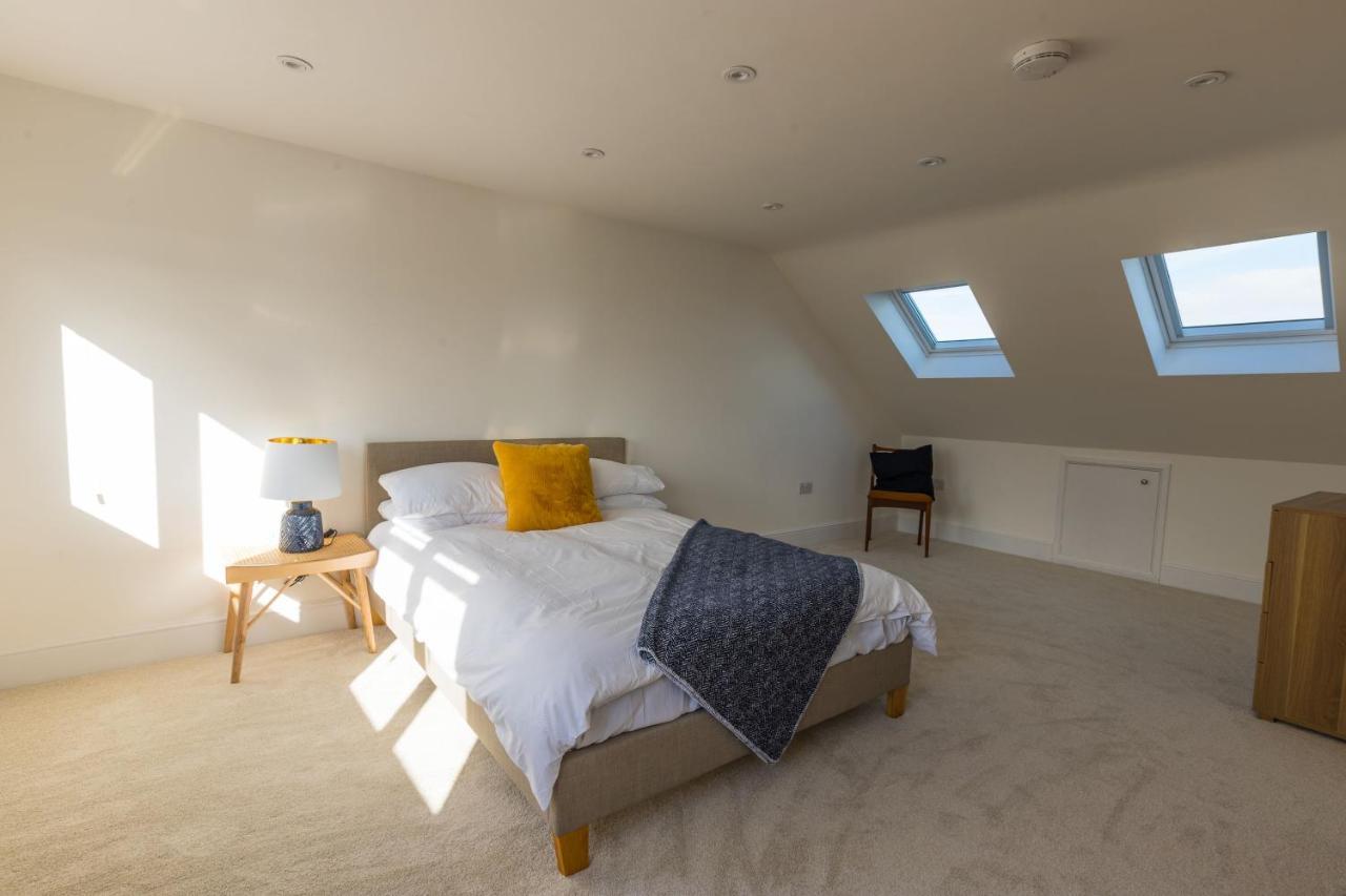 Amazing New 3 Double Bed House In Staple Hill! Apartment *