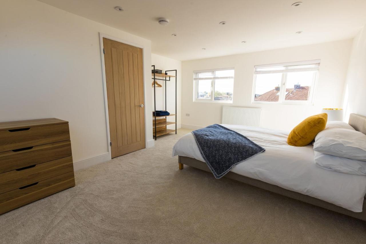 Amazing New 3 Double Bed House In Staple Hill! Apartment Bristol