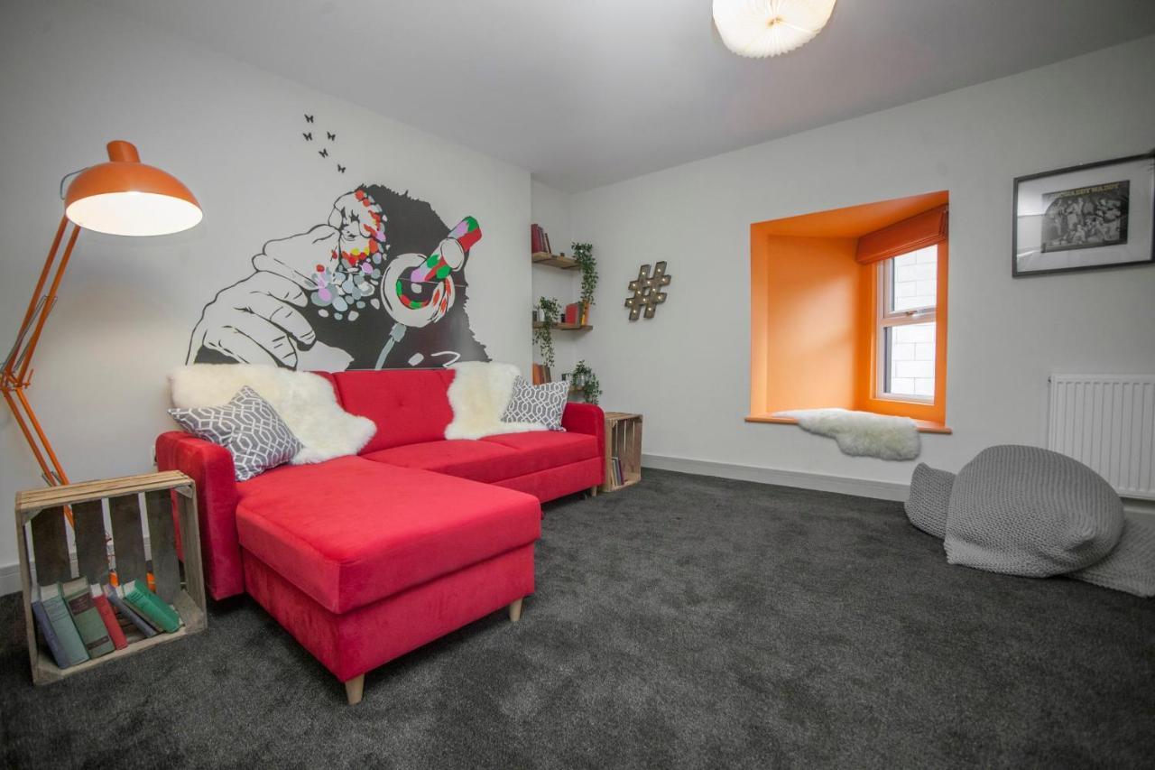 Higgihaus #3a & 3b 8 Bed Sleeps Up To 22 Big Groups Hip Location Holiday home Bristol