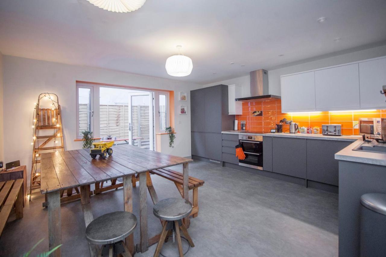 Higgihaus #3a & 3b 8 Bed Sleeps Up To 22 Big Groups Hip Location *