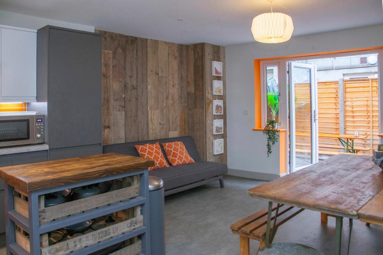 Higgihaus #3a & 3b 8 Bed Sleeps Up To 22 Big Groups Hip Location