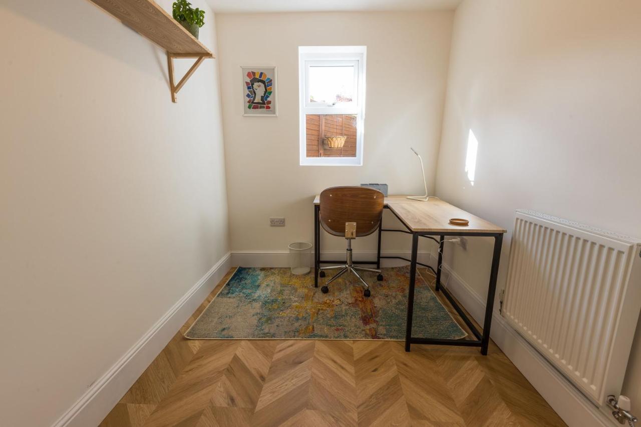 Amazing New 3 Double Bed House In Staple Hill!