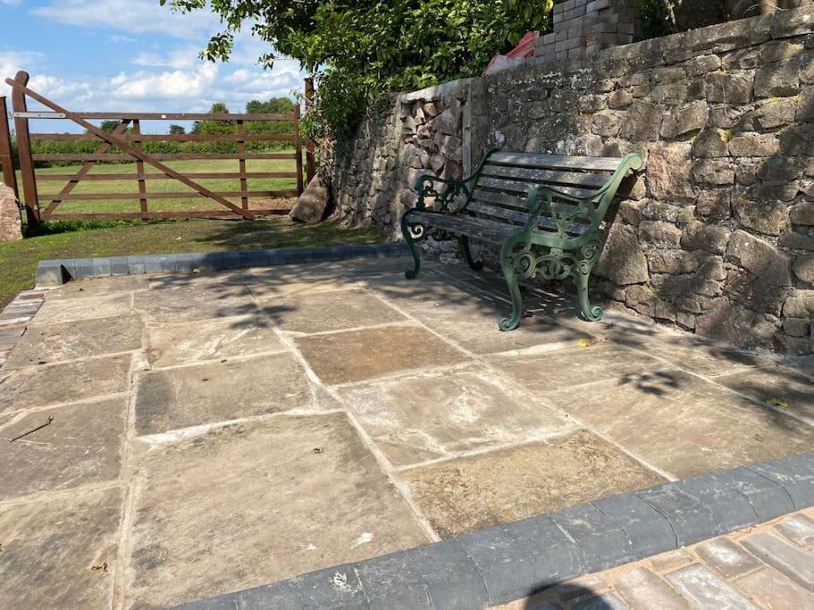 Secluded Studio With Private Gated Access- The Pavilion Holiday home Bristol