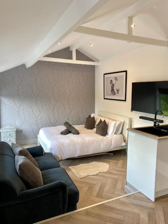 Secluded Studio With Private Gated Access- The Pavilion Holiday home Bristol