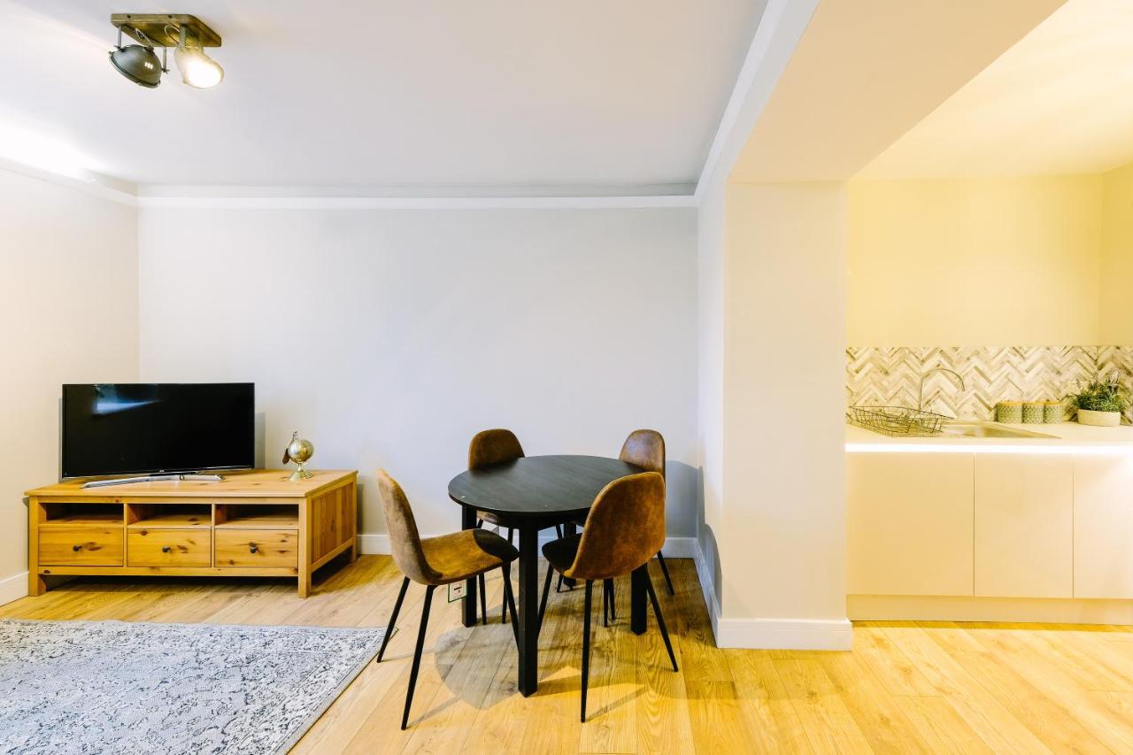 Brand New One Bedroom In A Fantastic Location Apartment