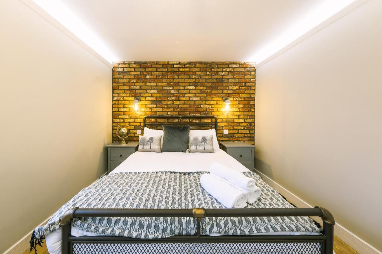 Brand New One Bedroom In A Fantastic Location Apartment
