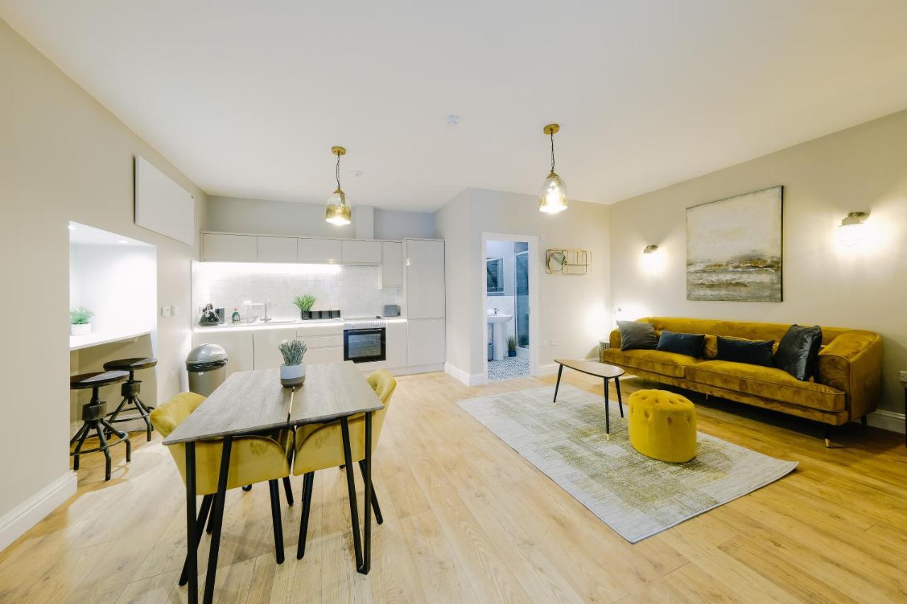 Brand New One Bedroom In A Fantastic Location Apartment *