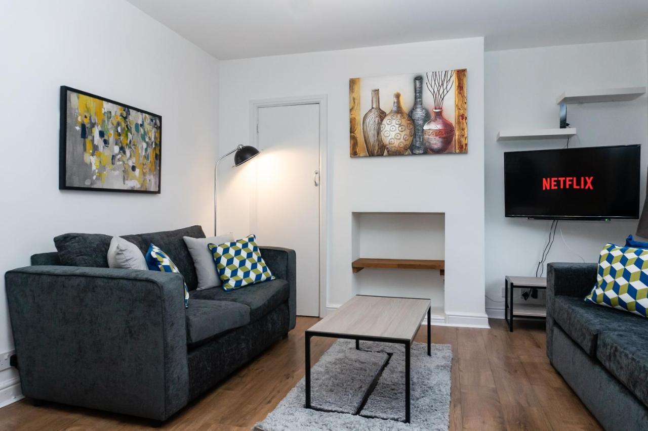 Relaxation By Olauda Sa - 3 Bed House With Free Parking Holiday home Bristol
