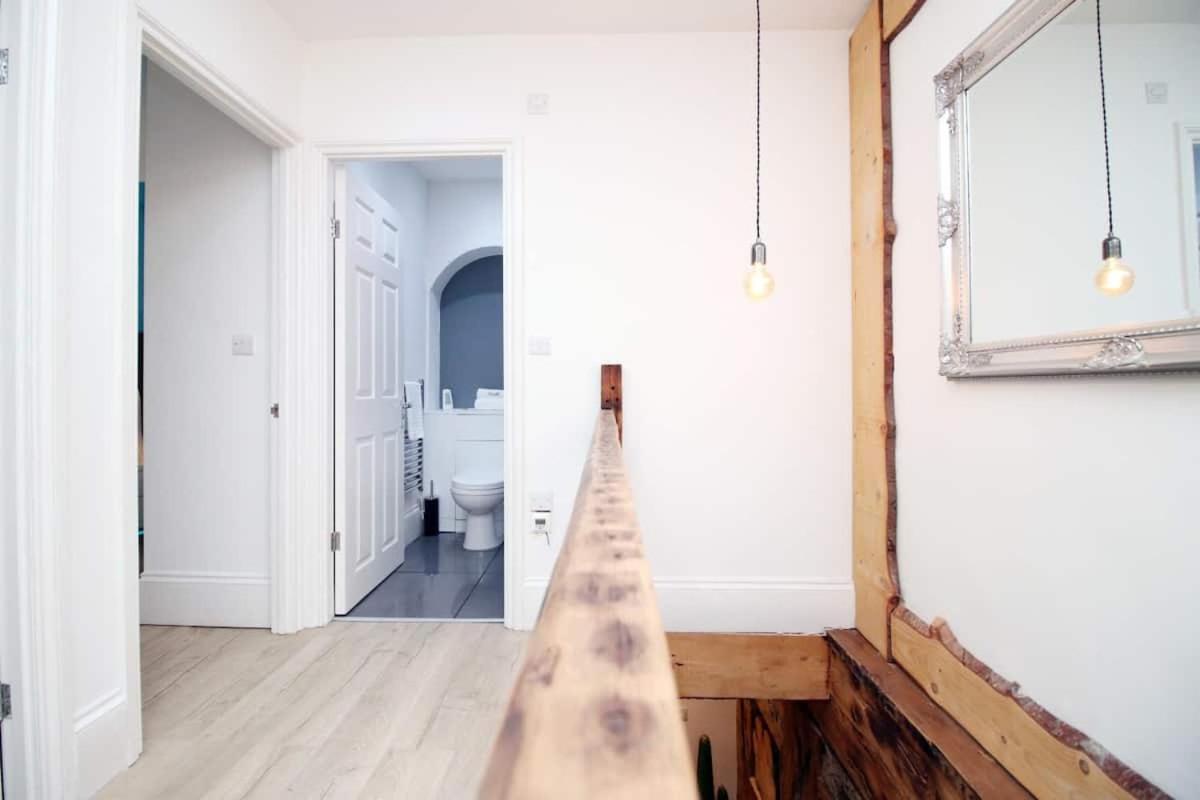 Exquisite Clifton Gem - Football Table Apartment