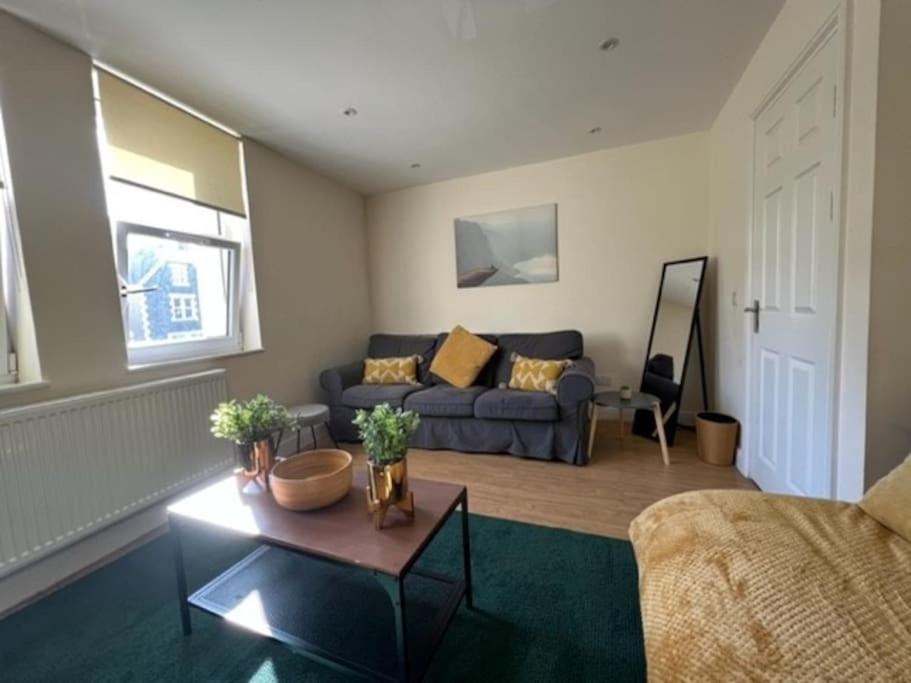 Short Term Lets From £15 Per Person Per Night * Bristol