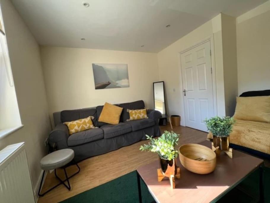 Short Term Lets From £15 Per Person Per Night * Bristol