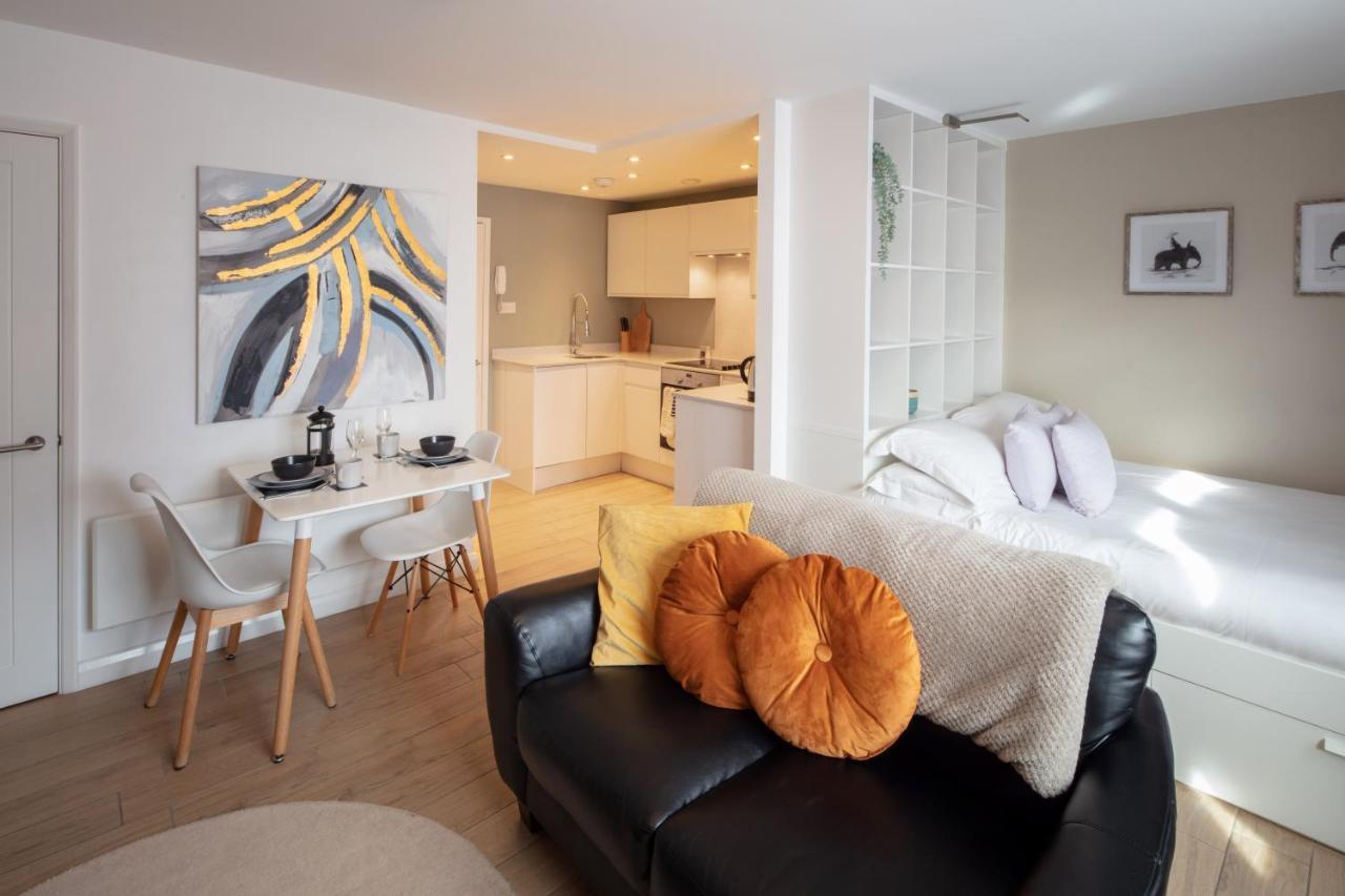 Alison Court - Urban Apartment *