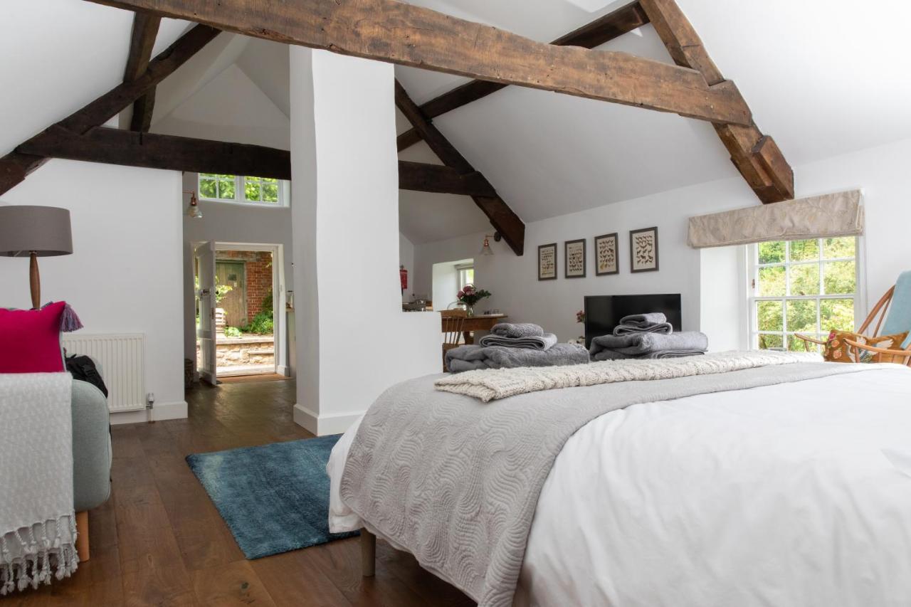 Loft Nr Bath & With Hot Tub Apartment