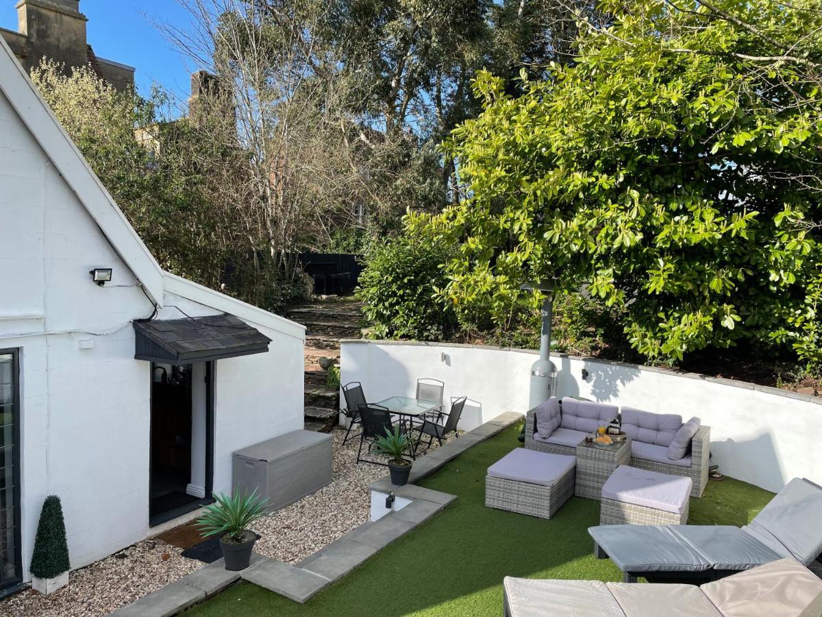 Luxury 2 Bed Cosy With Hot Tub And Childrens Play Area Hambrook Holiday home *