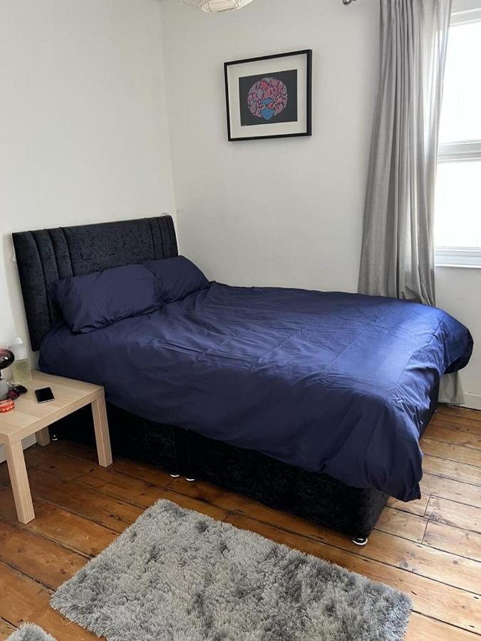 Spacious 3 Bedroom House Close To Centre Holiday home *
