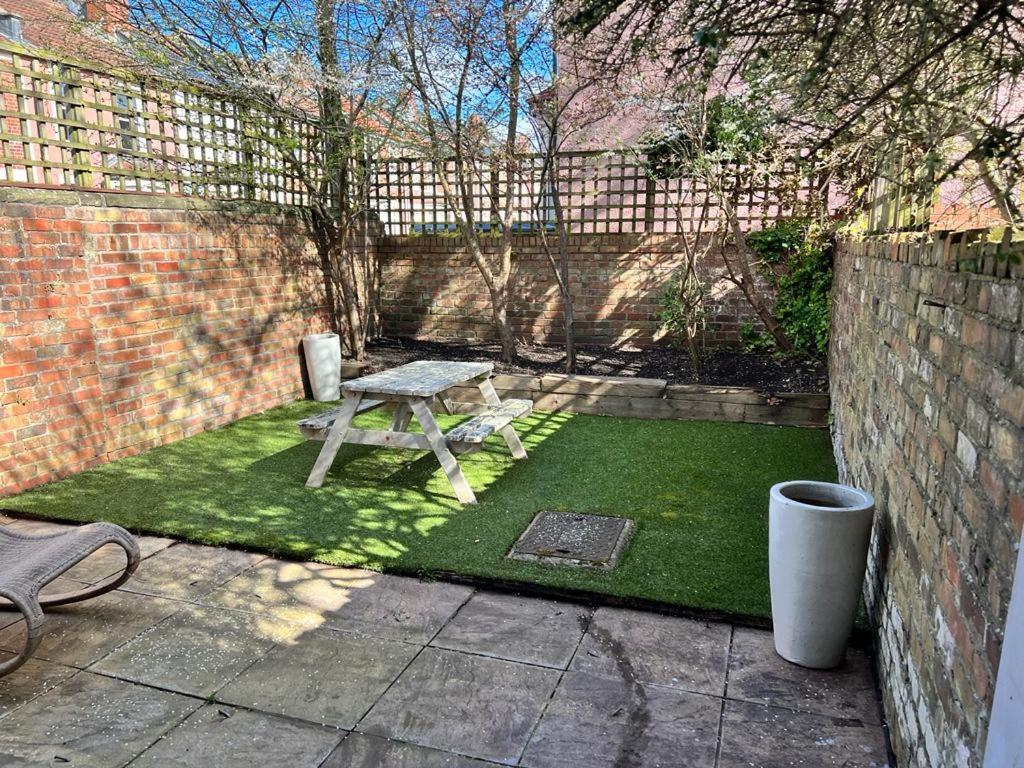 Spacious 3 Bedroom House Close To Centre Bristol