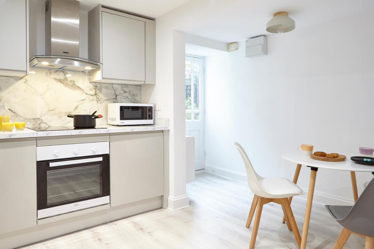 Stylish, Spacious Flat With Private Parking *